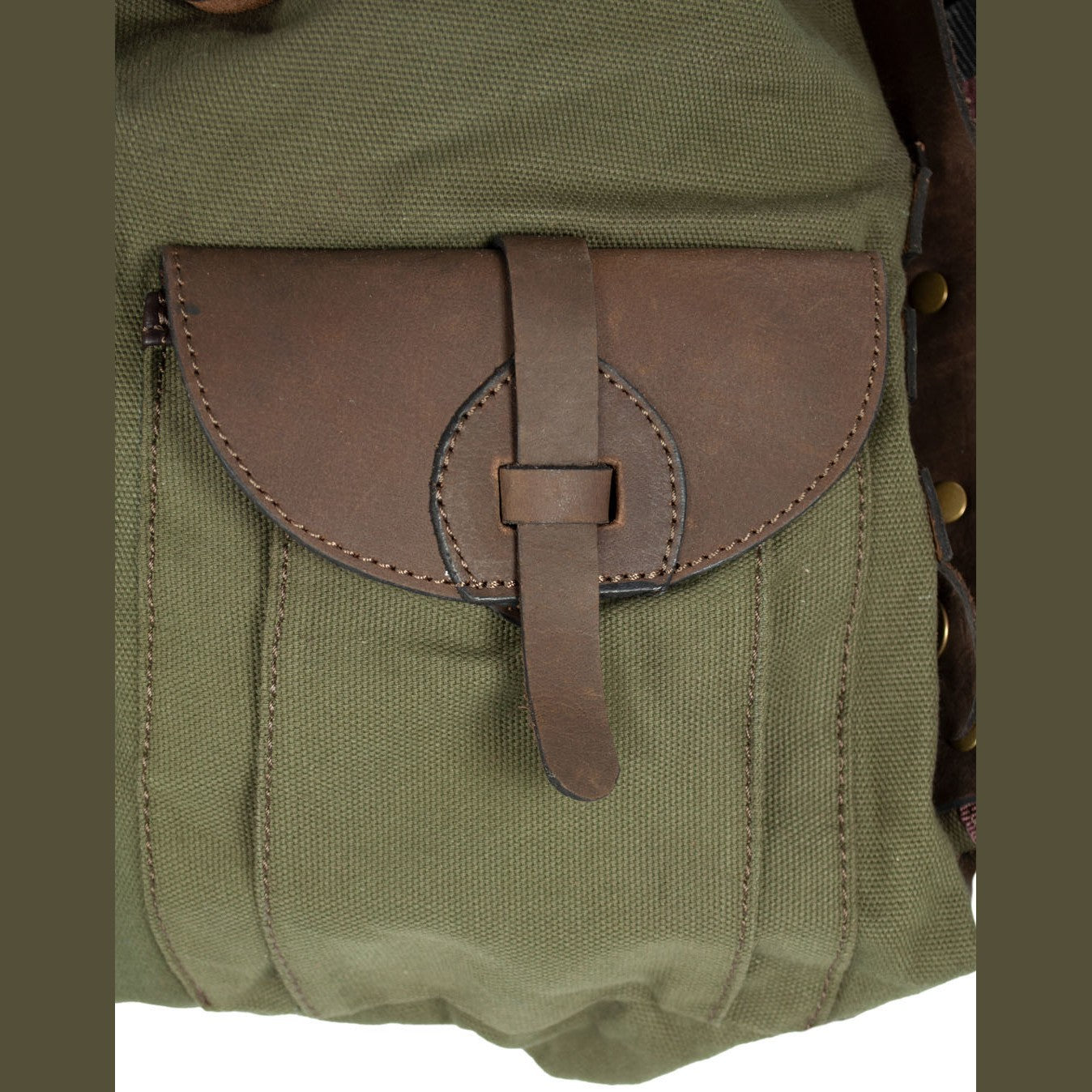 Hiking backpack with bottle holder